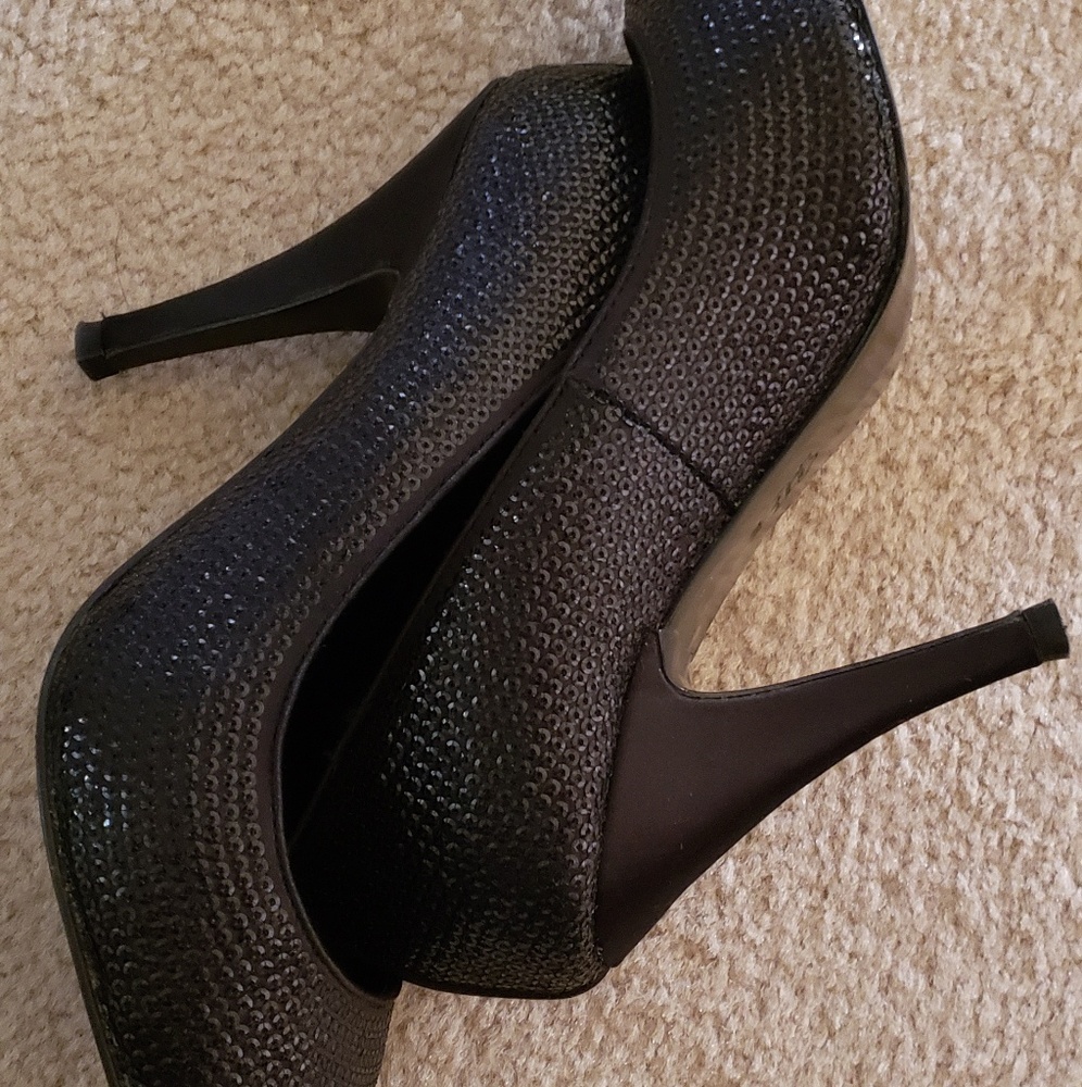 Pumps - Picture 5 of 10